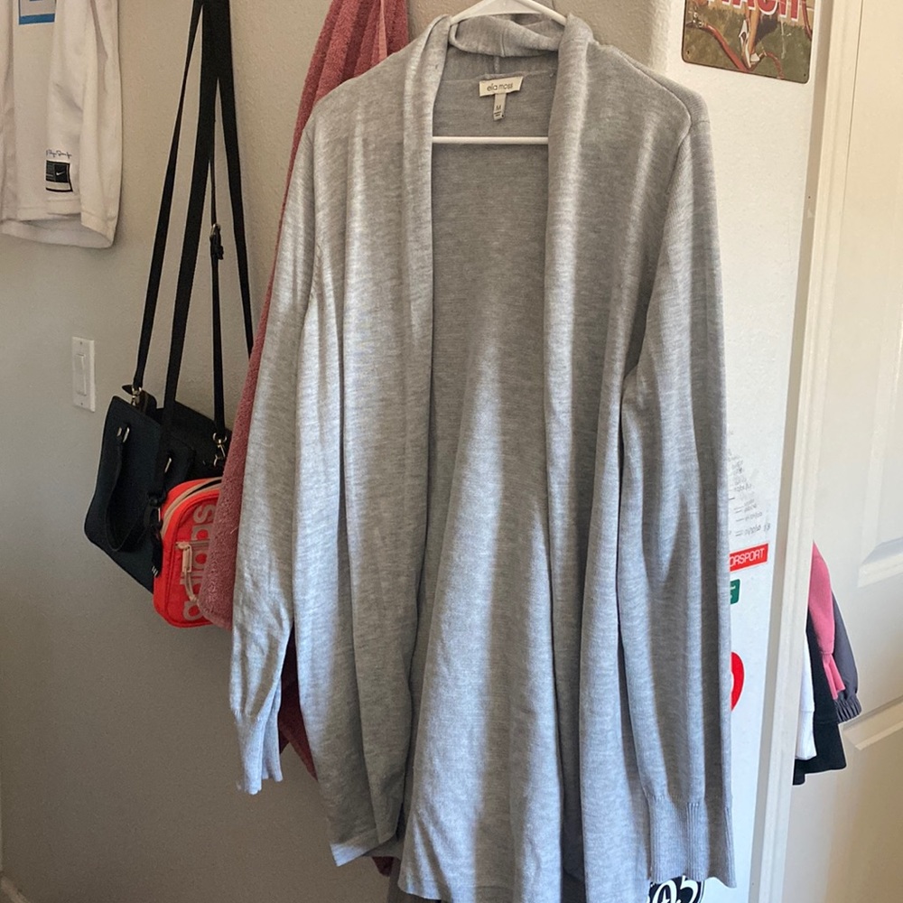 NEW without tags. Never worn gray cardigan sz M
